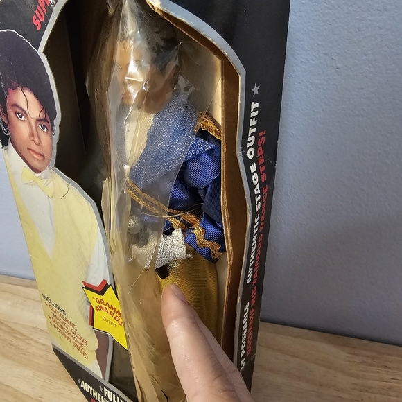 Vintage 1984 Michael Jackson Superstar Of The 80's Grammy Awards Outfit Poseable - Picture 2 of 11